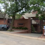 Pistorius ai domiciliari, le immagini fuori dalla villa dello zio