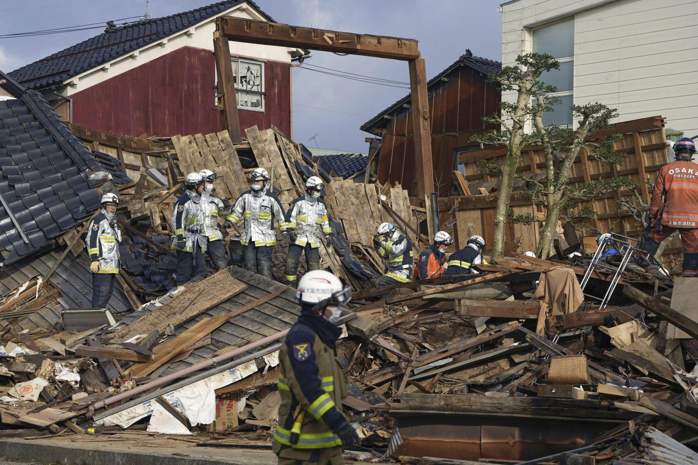 Terremoto Giappone, bilancio vittime sale a 126 Terremoto Giappone, bilancio vittime sale a 126