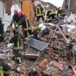 Roma, esplode palazzina: in tre salvati sotto le macerie