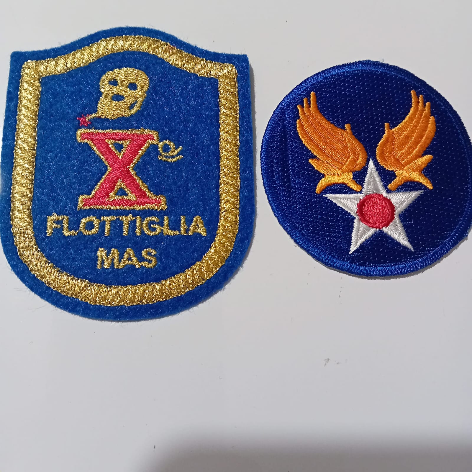 L’Aquila, stemmi X Mas in calze Befana: forse prodotti invenduti edicole
