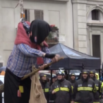 Roma, l’arrivo della befana in piazza Navona