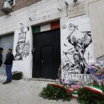 Strage Acca Larentia, saluti romani alla commemorazione