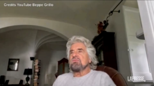 Beppe Grillo, il video dopo il ricovero: “Disuguaglianze vero problema della salute”