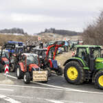 Germania, protesta agricoltori: centinaia trattori verso Porta Brandeburgo