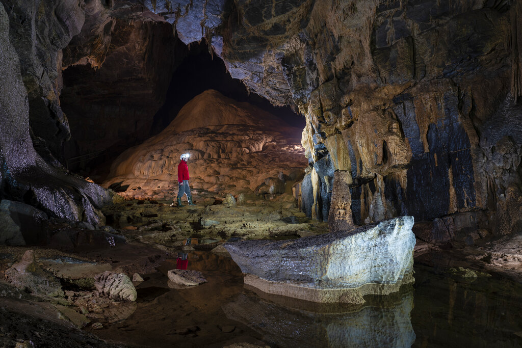 Slovenia, salvate le cinque persone bloccate in grotta da sabato Slovenia, salvate le cinque persone bloccate in grotta da sabato