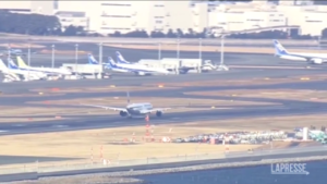 Tokyo, scontro tra aerei in aeroporto: riaperta la pista dell’incidente