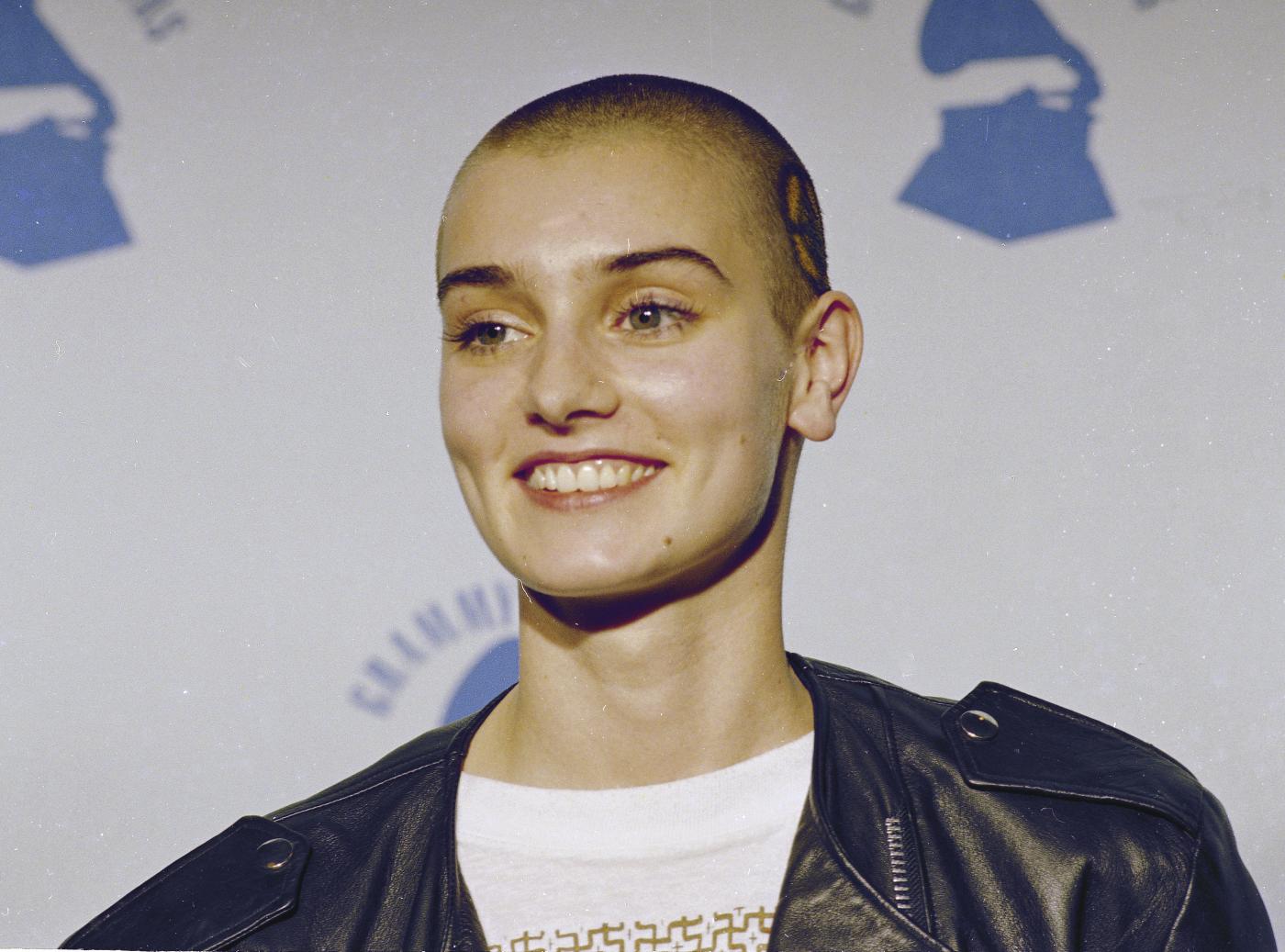Sinéad O’Connor, l’autopsia: morte dovuta a cause naturali Sinéad O’Connor, l’autopsia: morte dovuta a cause naturali