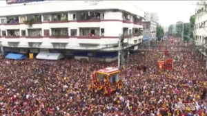 Filippine, folla oceanica alla processione del Nazareno Nero