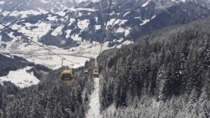 Tirolo, cabinovia si schianta: almeno 4 feriti gravi