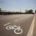 Milano, 12enne cade in bici su ponte Ghisolfa: multato perché è sul marciapiede