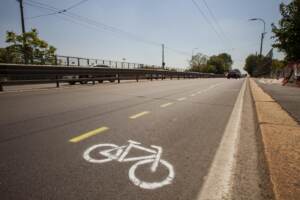 Milano, sul ponte della Ghisolfa rispunta la pista ciclabile \'abusiva\'