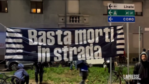 Milano, presidio per il ciclista morto: “Città ai 30 km/h, pazienza sta finendo”