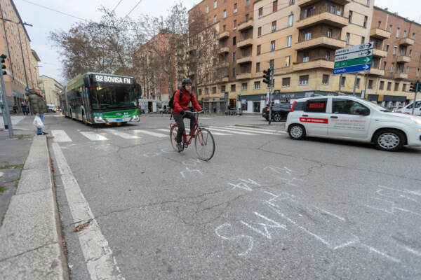Milano, morto ciclista 37enne investito da un’auto