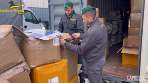 Napoli, sequestrati 75mila giocattoli contraffatti: una denuncia