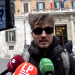 Influencer rutta davanti a Montecitorio, identificato dai Carabinieri