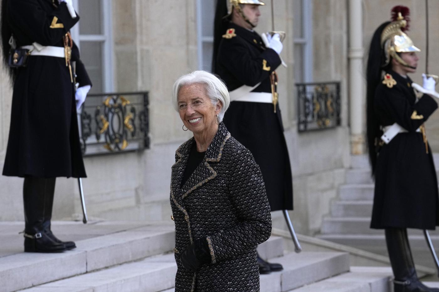 Bce, Lagarde: “Tassi molto probabilmente non continueranno aumenti”