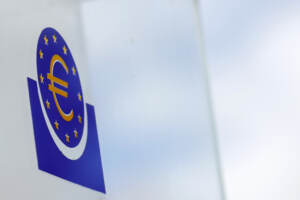 Inflazione, Bce: “Ridotta a ottobre e novembre, nel 2024 attesa discesa più lenta”