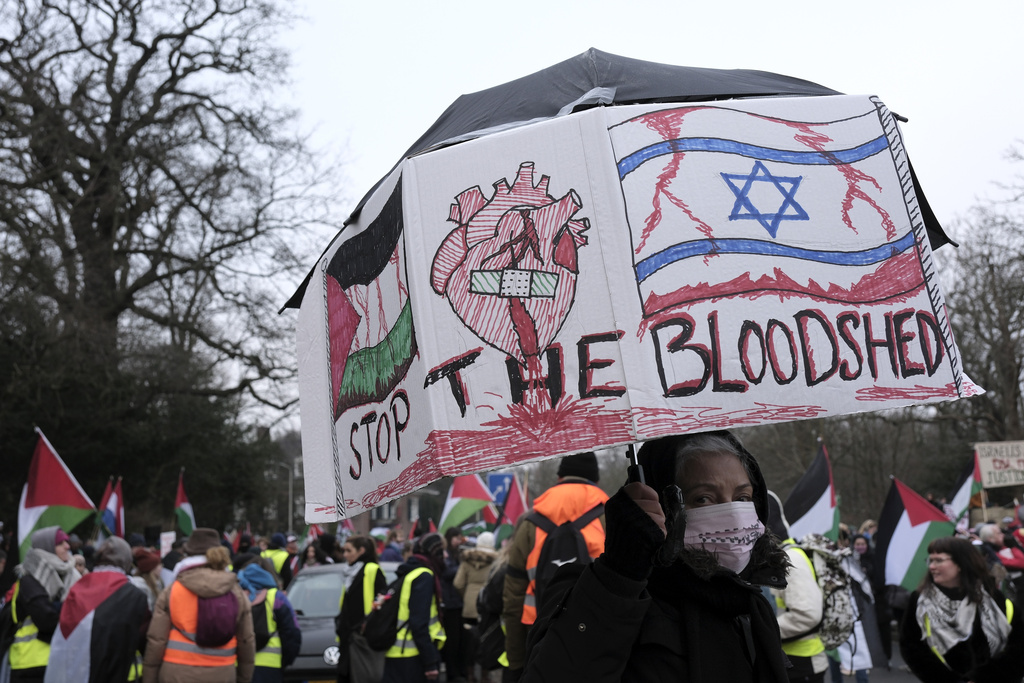 “Israele commette genocidio a Gaza”, al via l’udienza all’Aja dopo l’accusa del Sudafrica