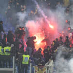 Cariche della polizia contro gli ultras Roma dopo il derby con la Lazio