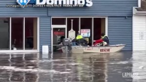 Usa, alluvioni in Connecticut: due uomini salvati dai soccorritori