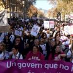 Spagna, personale sanitario in sciopero: centinaia di lavoratori in marcia a Barcellona