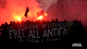 Milano, centinaia in corteo per l’anarchica in carcere a Budapest