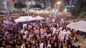 Gaza, manifestazione familiari degli ostaggi a Tel Aviv