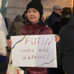 Ucraina, a Milano presidio contro un evento filo Putin