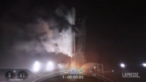 SpaceX, razzo Falcon 9 porta in orbita 23 satelliti Starlink