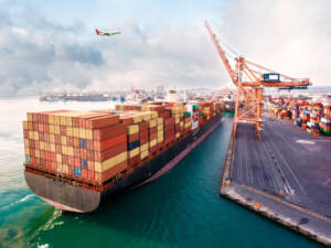 Commercio estero, a novembre l’export cala del 2,4%. Sul mese l’import -0,6%