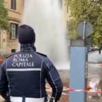 Roma, esplode conduttura a San Giovanni: fontana d’acqua in strada