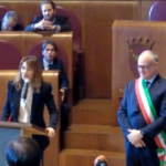 Roma, la Lupa Capitolina a Paola Cortellesi: “La dedico alla mia famiglia”