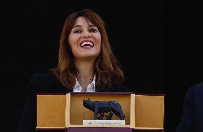 Cinema, Paola Cortellesi riceve la Lupa Capitolina: “Felice di aver raccontato Roma” Cinema, Paola Cortellesi riceve la Lupa Capitolina: “Felice di aver raccontato Roma”