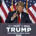 Usa, Trump celebra la vittoria alle primarie: “Grazie Iowa, vi amo”