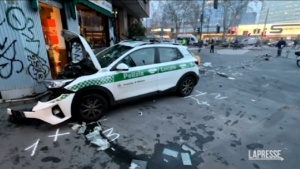 Milano, pattuglia polizia locale urta auto: feriti vigili e conducenti