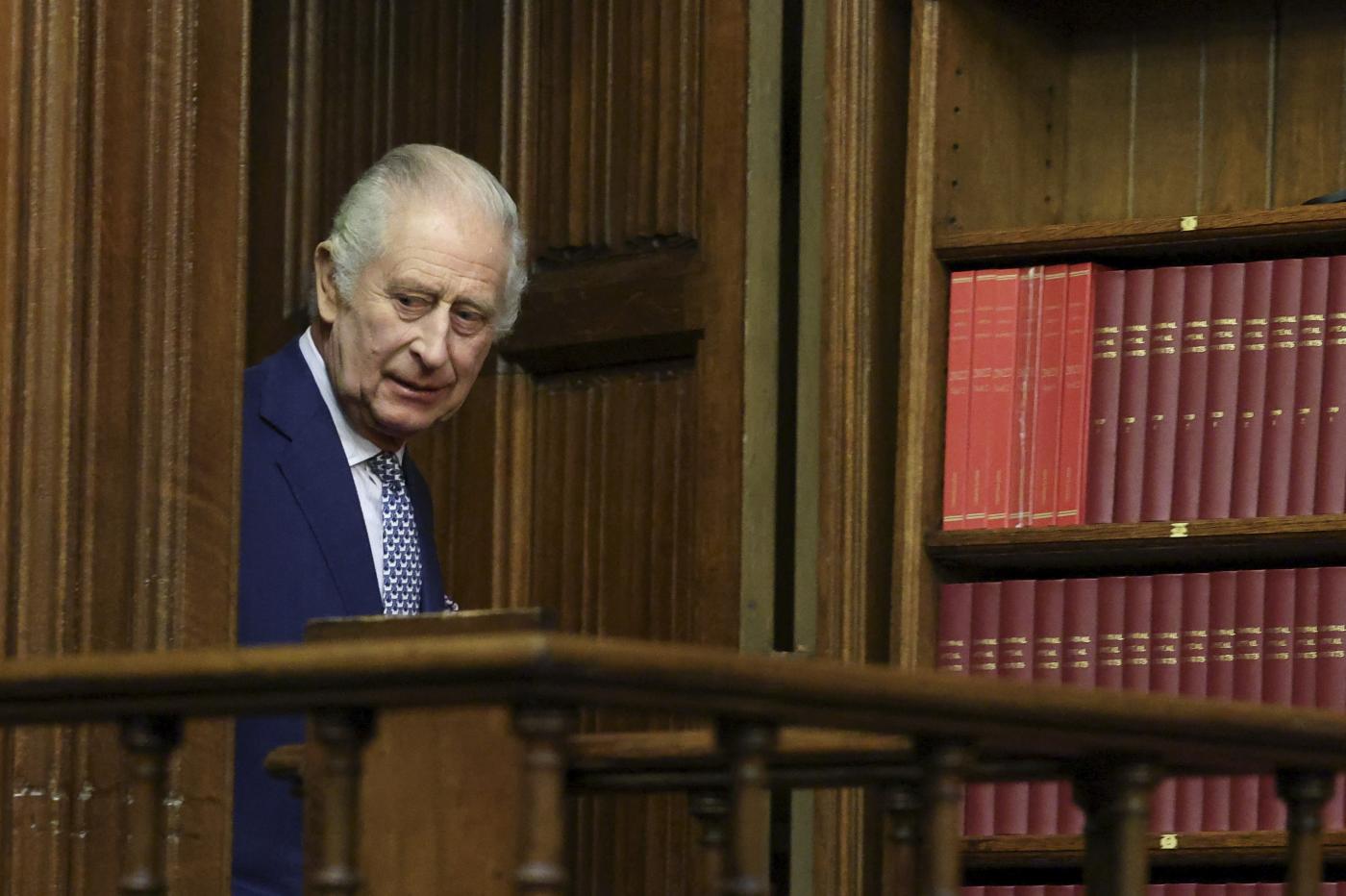 Re Carlo in ospedale la prossima settimana per un problema alla prostata