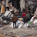 Gaza, decine di edifici distrutti nel campo profughi di Nuseirat