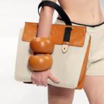 Milano, lavoratori cinesi sfruttati: commissariata azienda di moda Alviero Martini