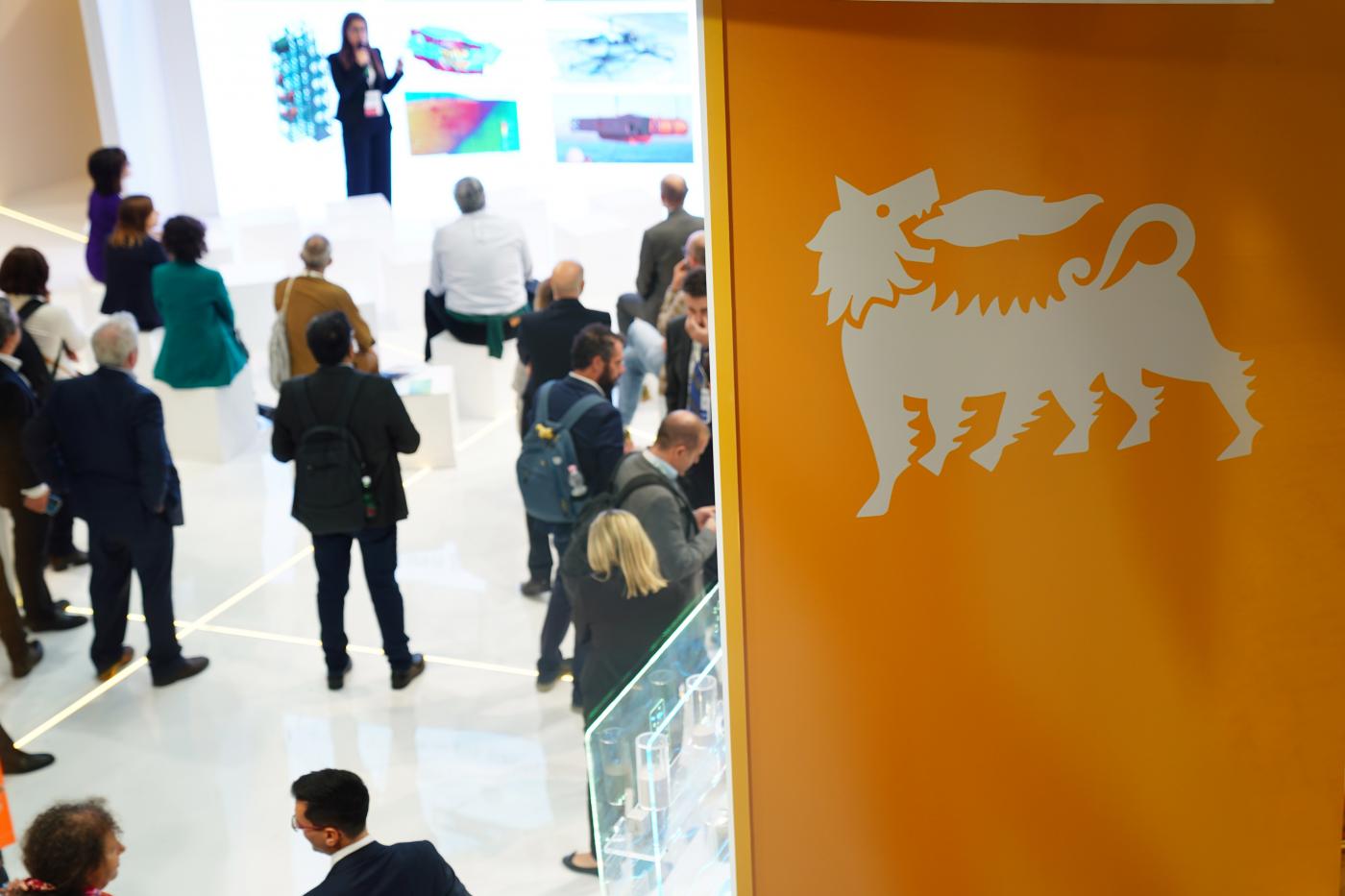 Eni, media: governo ipotizza la vendita di una quota fino al 4%
