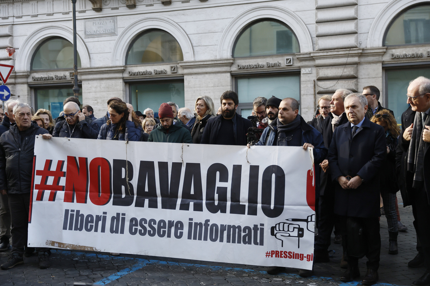 Pescara, sit-in giornalisti contro ‘legge bavaglio’ Pescara, sit-in giornalisti contro ‘legge bavaglio’