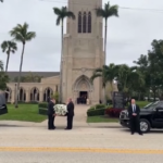 Usa, Donald Trump ai funerali della mamma di Melania