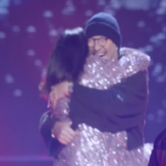 Laura Pausini, Biagio Antonacci irrompe a sorpresa sul palco del concerto di Milano