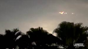 Miami, aereo in fiamme dopo il decollo: atterraggio d’emergenza