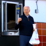 Biden in North Carolina, pausa per in un fast food per un milkshake