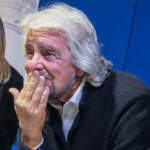Beppe Grillo torna a teatro con lo show ‘Io sono un altro’