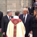 Usa, Donald Trump al funerale della madre di Melania