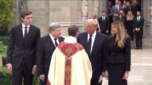 Usa, Donald Trump al funerale della madre di Melania