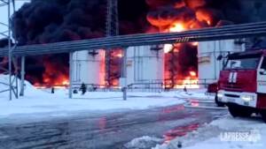 Russia, drone ucraino colpisce deposito di petrolio a Klintsy