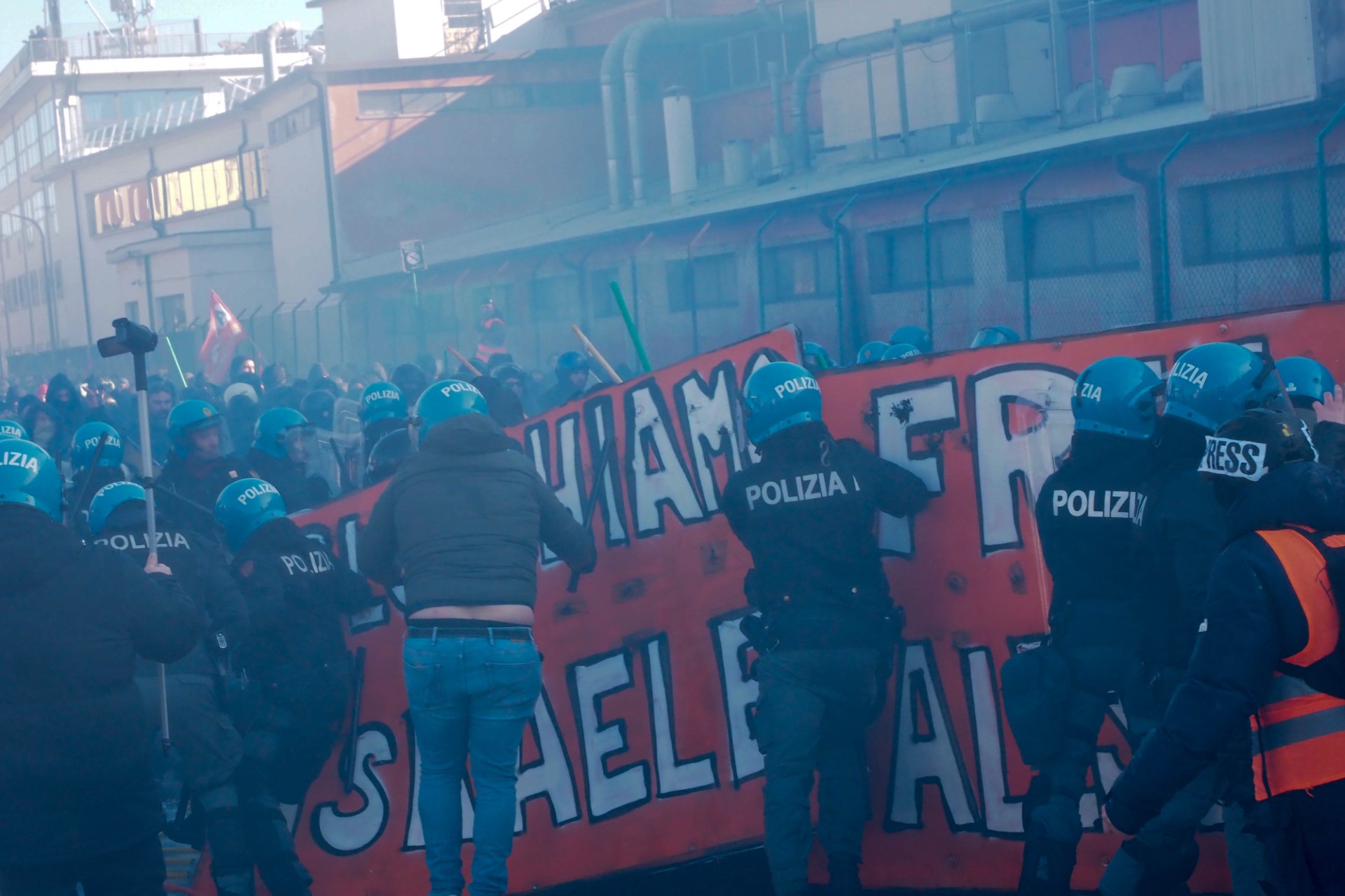 Vicenza, scontri a corteo contro presenza Israele in fiera