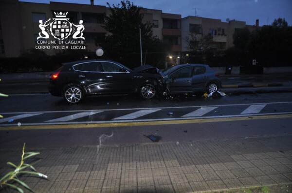 Cagliari, frontale per auto contromano: morti 2 giovani